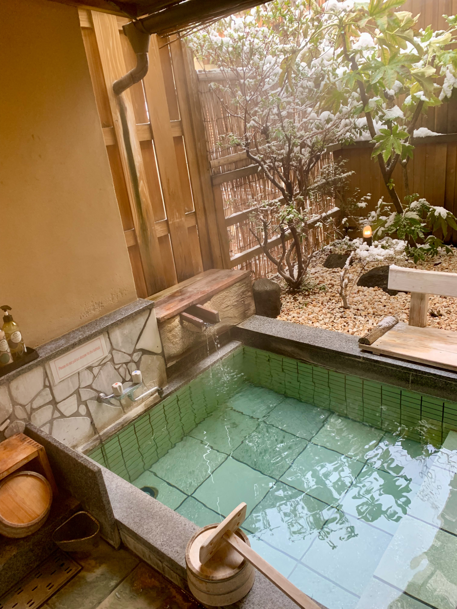 Private onsen (hot spring) a Ryokan Kokuya